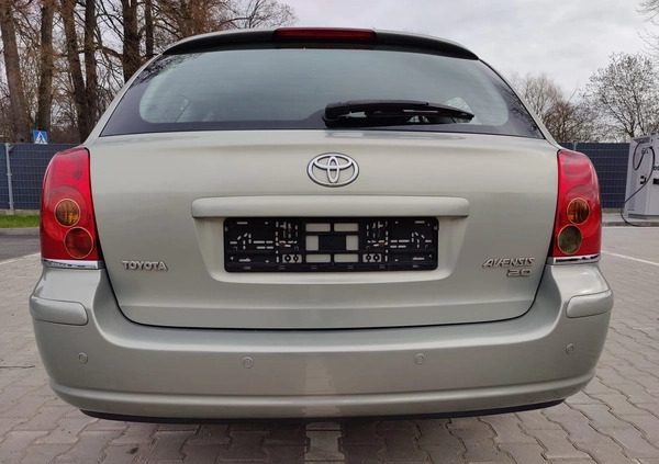 Toyota Avensis cena 15900 przebieg: 220000, rok produkcji 2005 z Góra małe 154